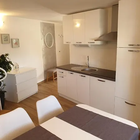 Apartment In 40257